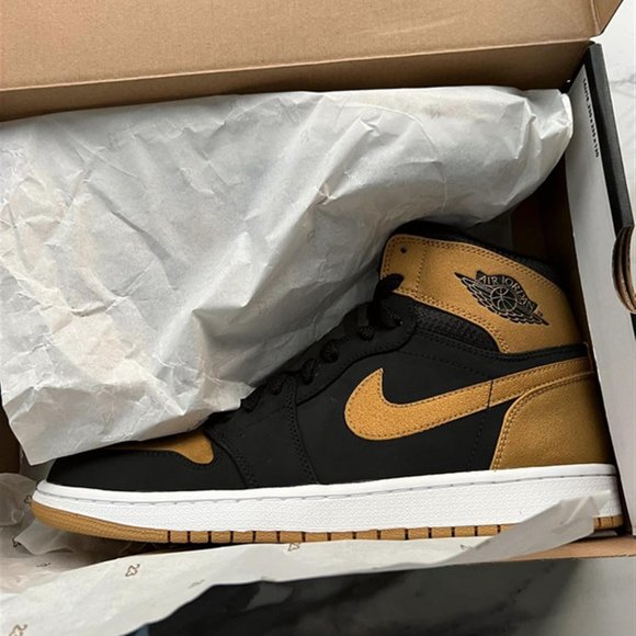 Air Jordan 1 Retro High - Picture 2 of 5